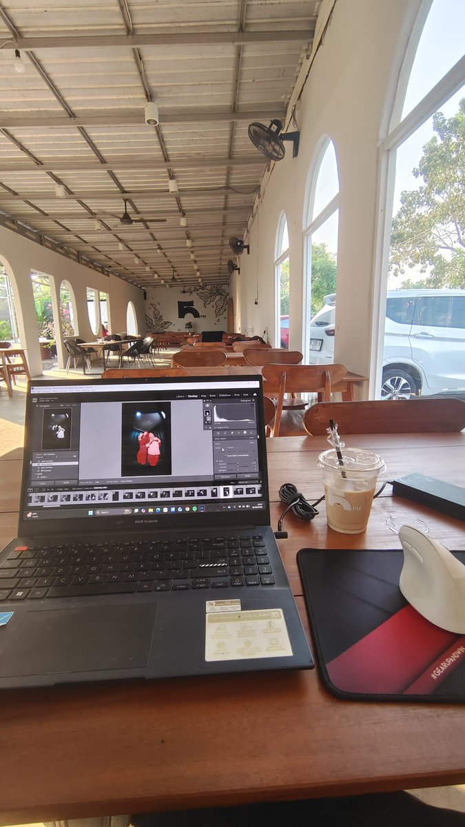 pengulien's tweet photo. kehidupan selayaknya wong ndue gawean https://t.co/KhfZ5zHfwV