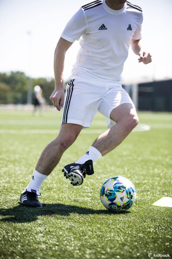 _BeFootball's tweet photo. Un joueur amateur 🗣️: « Quand je joue avec des gars que je ne connais pas et que j'en vois un en Copa, ÇA ME RASSURE. 🤣

Je sais que ça va poser le jeu et faire tourner le ballon sobrement. VOUS AVEZ DÉJÀ VU UN INDIVIDUALISTE EN COPA ? »

A-t-il tort ?

(@lequipe / 📸 @footpack) https://t.co/VddY04tC9O