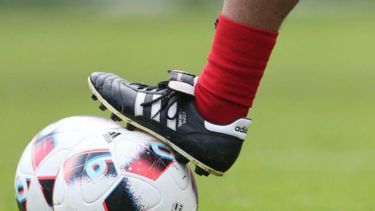 _BeFootball's tweet photo. Un joueur amateur 🗣️: « Quand je joue avec des gars que je ne connais pas et que j'en vois un en Copa, ÇA ME RASSURE. 🤣

Je sais que ça va poser le jeu et faire tourner le ballon sobrement. VOUS AVEZ DÉJÀ VU UN INDIVIDUALISTE EN COPA ? »

A-t-il tort ?

(@lequipe / 📸 @footpack) https://t.co/VddY04tC9O