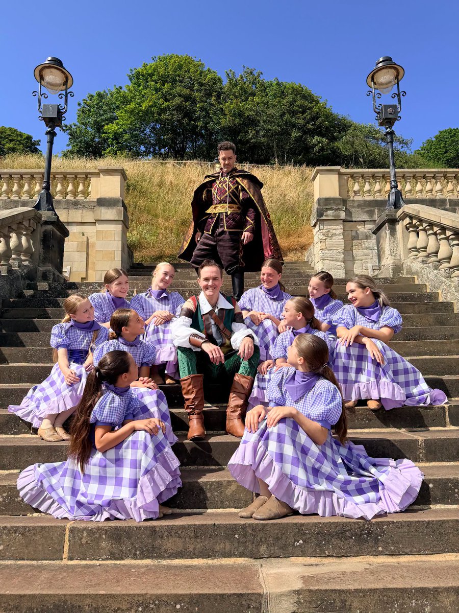 scarboroughspa's tweet photo. 📸 Panto Cast Day! 

Yesterday we had our 𝗥𝗼𝗯𝗶𝗻 𝗛𝗼𝗼𝗱 𝗮𝗻𝗱 𝘁𝗵𝗲 𝗕𝗮𝗯𝗲𝘀 𝗶𝗻 𝘁𝗵𝗲 𝗪𝗼𝗼𝗱 cast day at the Spa and Scarborough Castle! 🌳🏹

Keep an eye on our page for more behind-the-scenes sneak peeks as we count down to Christmas!

ℹ️ https://t.co/eSrRe51E8X https://t.co/RdhqUFmXHC