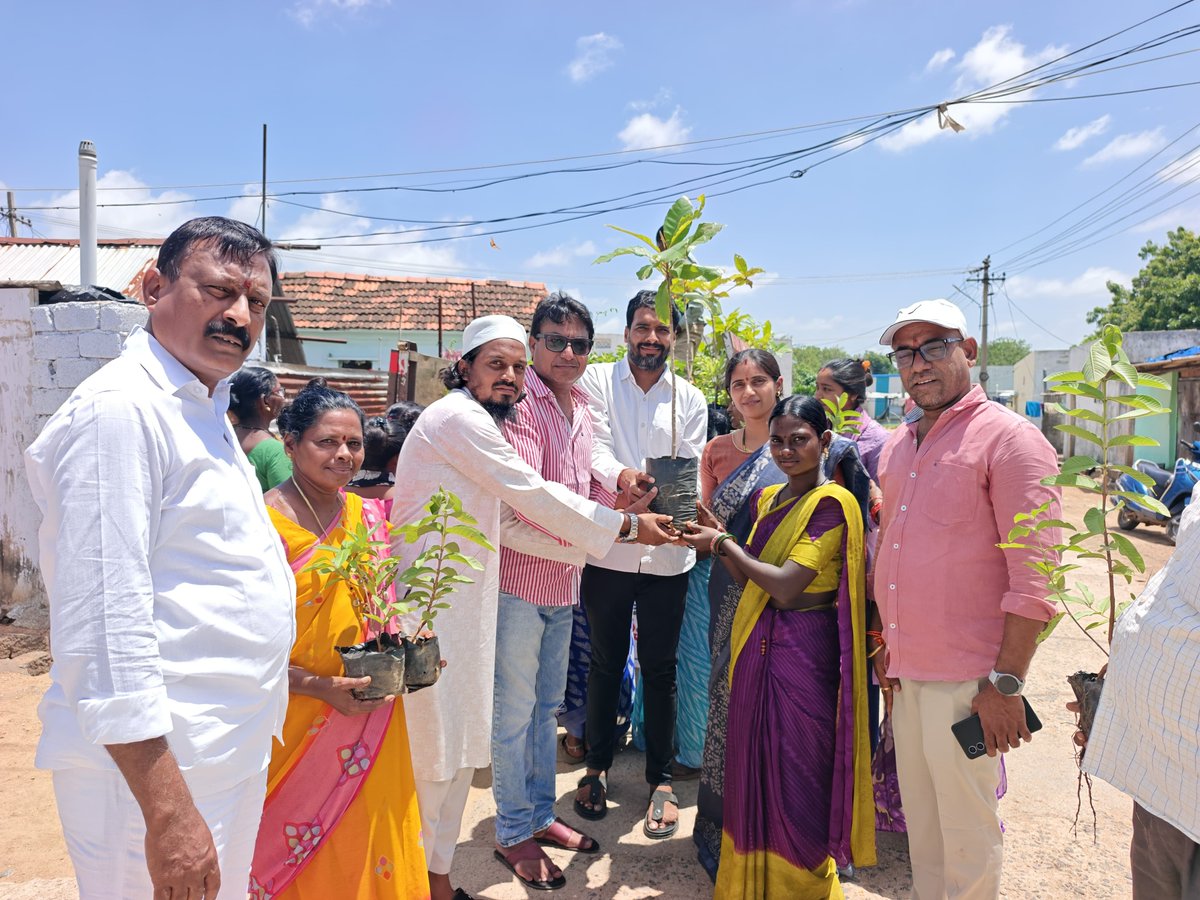 MC_Armur's tweet photo. Homestead plant's Distribution at ward no 1 participated by Chairperson,Commissioner,AMC Chairman, Councillors #Vanamohotsvam_2026
@tksreedevi @TelanganaCMO @cdmatelangana @SBMU_Telangana @Collector_NZB @ACLB_Nizamabad @MoHUA_India https://t.co/EMCUTSTu1o
