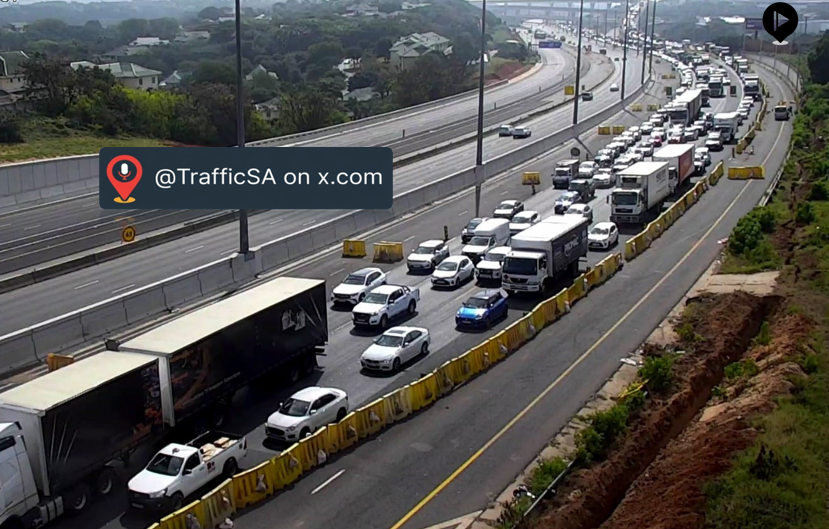 TrafficSA's tweet photo. Durban - N2 South:  Roadworks delays at M41 Gateway https://t.co/q7WRBtWZai