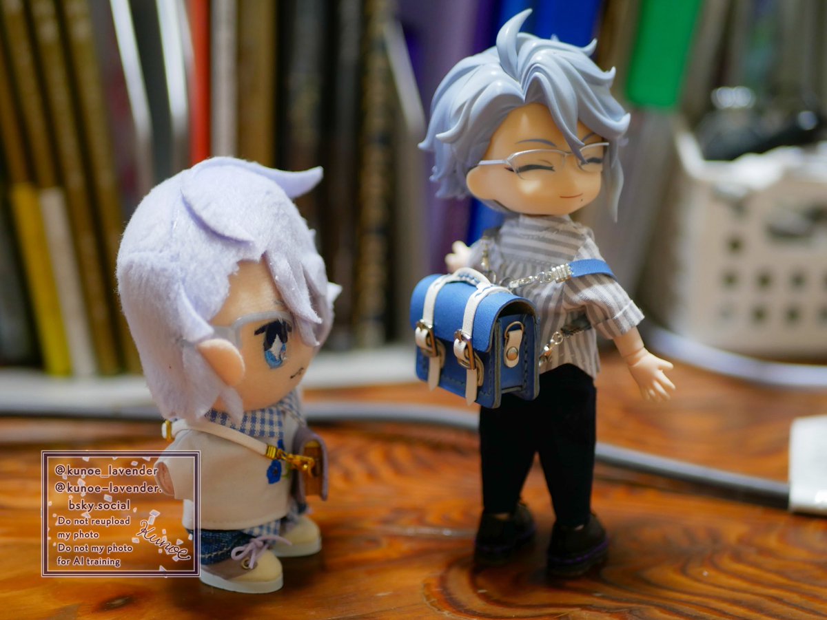 kunoe_lavender's tweet photo. ここしばらく忙しくてなかなか落ち着いて写真が撮れなかったのだけど、うちのこたちに素敵なお洋服や鞄をお迎えしてました🙌どれもすっっごく可愛い…ありがとうございます✨

あずぬのお洋服　@Ofagisan さま
革本バッグとサッチェル　@mg44_leather さま https://t.co/xZwDhFPWKH
