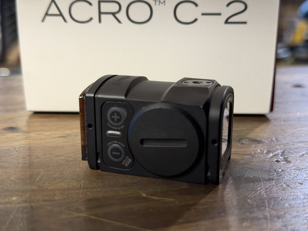 TRAILARMS's tweet photo. 🔥中古買取入荷🔥

Aimpoint ACRO C-2 入荷しました！

密閉型（エンクローズド）設計で、高い耐久性と信頼性を誇る実物ドットサイト。
3.5MOAドット、CR2032採用で約50,000時間（約5年）の連続使用が可能です。

実物光学機器をお探しの方はぜひ店頭でご覧ください😎

#TRAILARMS #Aimpoint #ACROC2 #ドットサイト #実物光学 #中古買取 #サバゲー #北海道