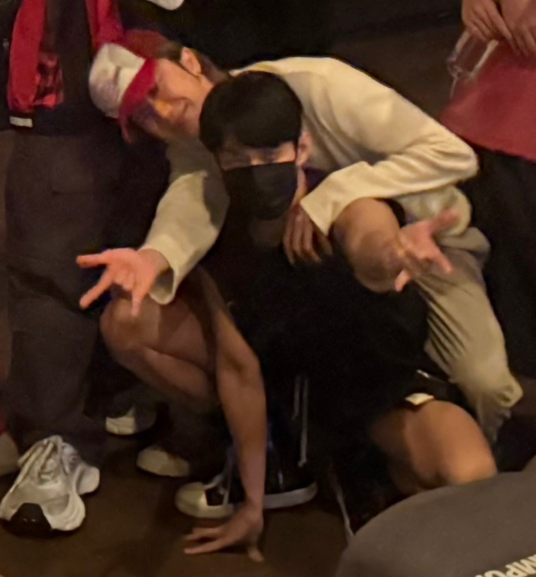 DKLOVETHE8's tweet photo. 겸잇네버다이 😭😭😭😭😭🥹🥹🥹🥹🥹🥹🥹🥹
둘이 붙어있는 사진 너무 오랜만😭😭😭😭😭😭😭 https://t.co/81t0JiucIq