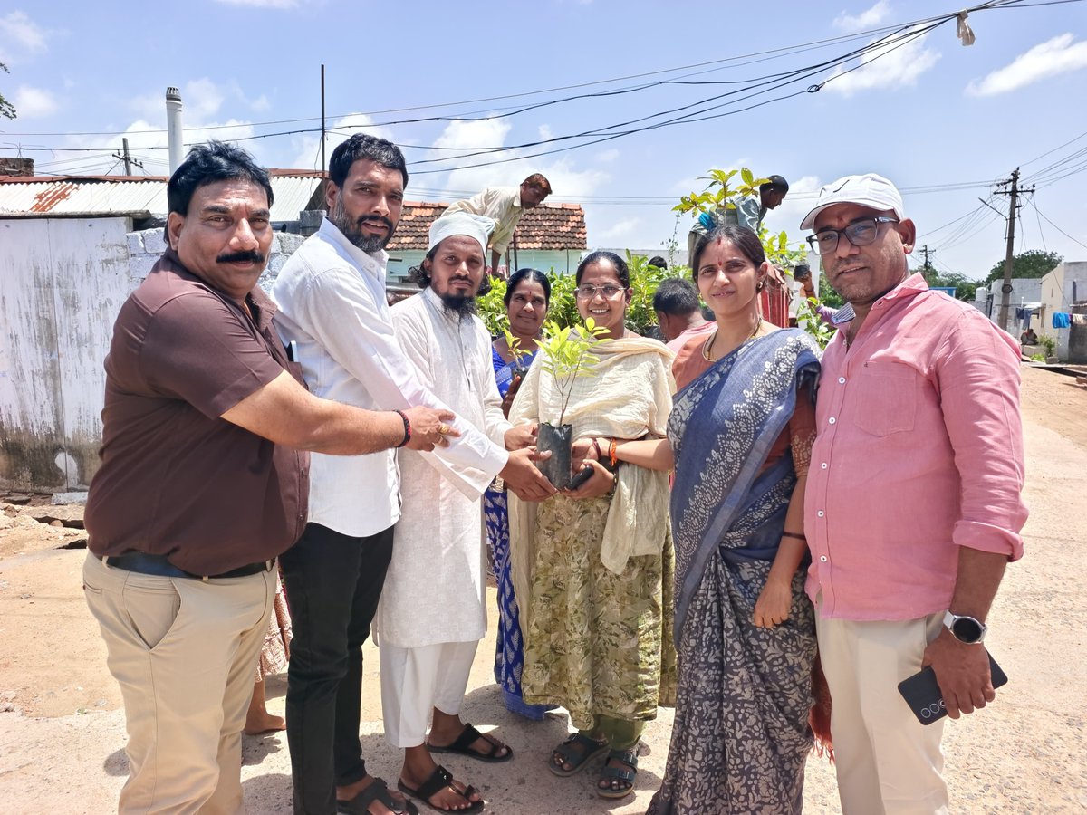 MC_Armur's tweet photo. Homestead plant's Distribution at ward no 1 participated by Chairperson,Commissioner,AMC Chairman, Councillors #Vanamohotsvam_2026
@tksreedevi @TelanganaCMO @cdmatelangana @SBMU_Telangana @Collector_NZB @ACLB_Nizamabad @MoHUA_India https://t.co/EMCUTSTu1o