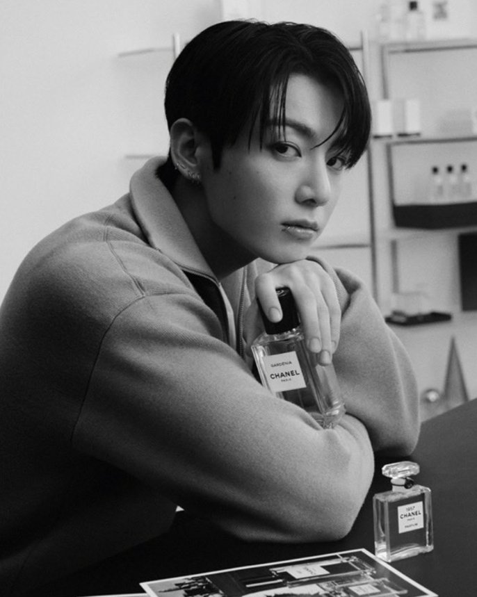 JungkookCrave_'s tweet photo. CHANEL 1957 is more than just a fragrance. It's named after the year Gabrielle Chanel received the Neiman Marcus Fashion Award and is part of Les Exclusifs de CHANEL. Knowing Jungkook was chosen to represent this collection makes it even more special https://t.co/U4XX4XZC12