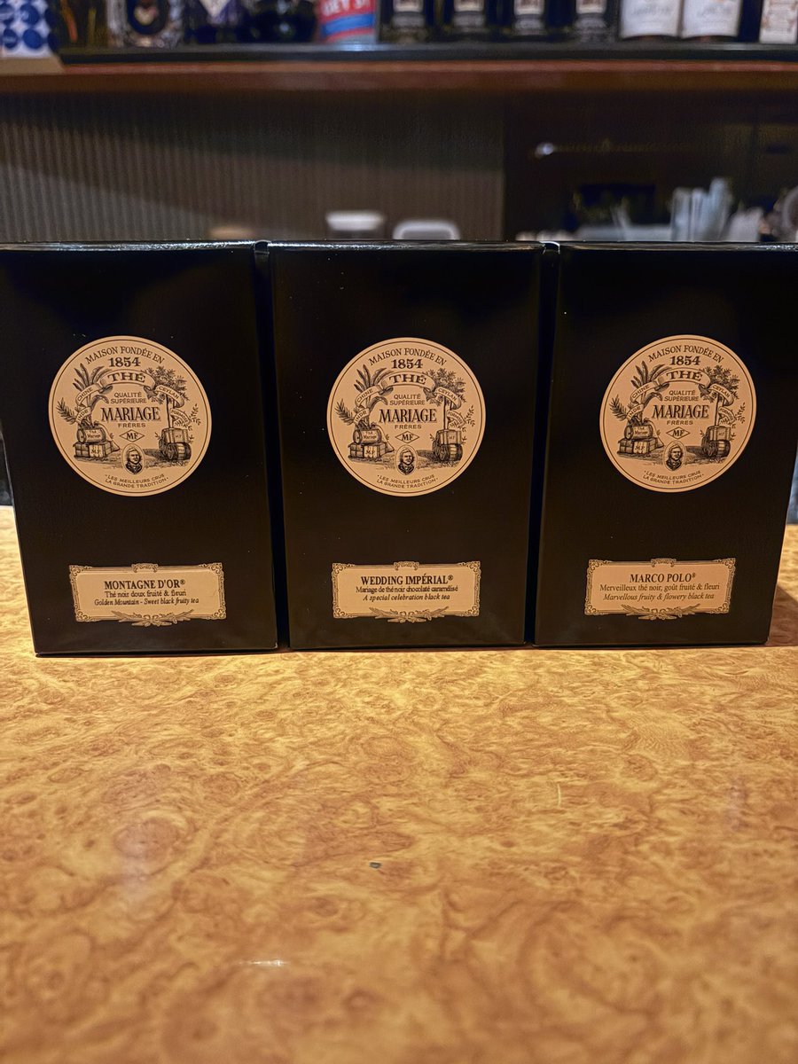 Cocktail_QED's tweet photo. オクジー君とバデーニさんのカクテルに使う香りが決まったので「マリアージュフレールで茶葉を買って来ました😆
ベースはインク瓶の香りを表現したいのでジンです。
2人のイメージやジンとの相性を考えて、「マルコポーロ」、「モンタージュドール」、「ウェディングインペリアル」にしました。 https://t.co/wilDUV5rEX