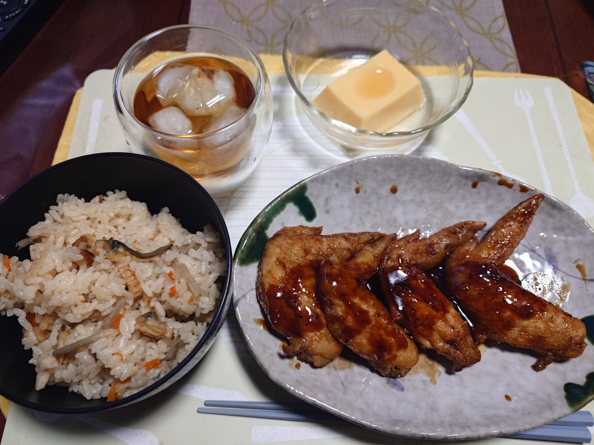 HHitoshi7's tweet photo. かやくごはんと手羽先 https://t.co/PymZGagO1Q
