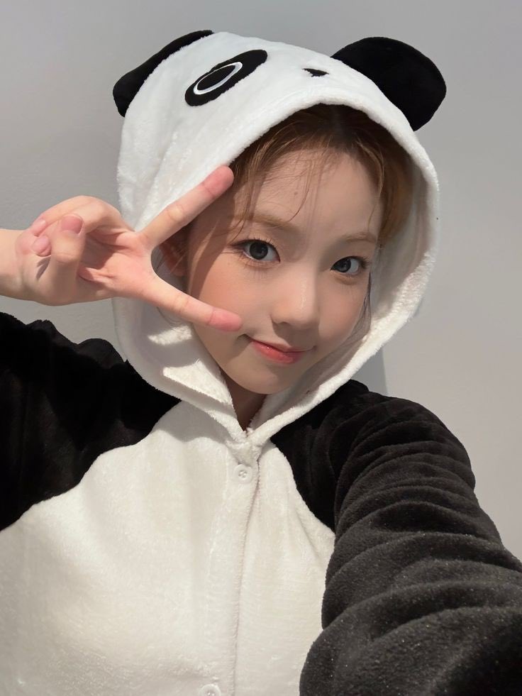 fairiesolei's tweet photo. @UNIS_offcl [📸] Ah, a wild UNIS has appeared! 🐾

#UNIS #유니스
#ギミサマ #GimmeSummer
#UNISparkle https://t.co/zia37A6duj