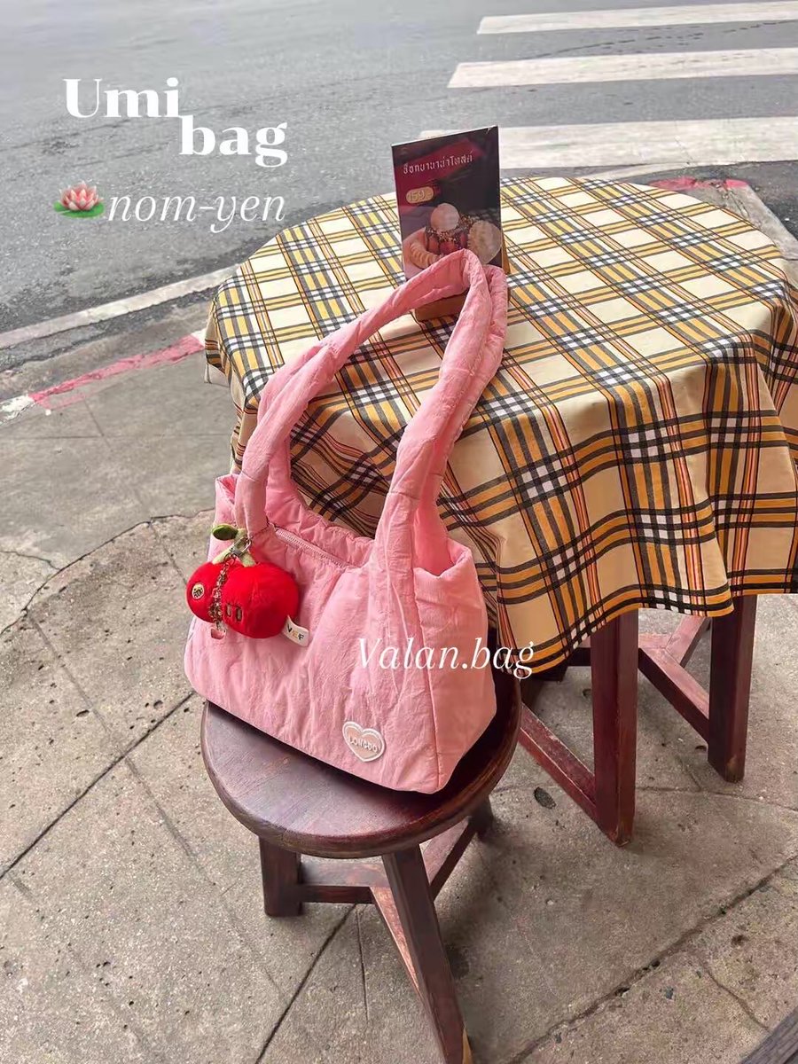 ValanBag's tweet photo. 👜กระเป๋าสะพายไหล่ รุ่นฮิต Umi bag สีชมพูนมเย็น เนื้อผ้านุ่มลื่น ตัวปิดกระเป๋าเป็นซิป ใส่ ipad 11 นิ้วได้ ด้านในมีช่องเล็ก

https://t.co/0UHajtWkzp

#Shopeeaffiliate #กระเป๋า #กระเป๋าผ้า #กระเป๋าสะพายไหล่ #กระเป๋าแฟชั่น #กระเป๋าผู้หญิง #กระเป๋าสวย #พร้อมส่ง #ลดราคา #กระเป๋าน่ารัก https://t.co/qY0SACUvS2