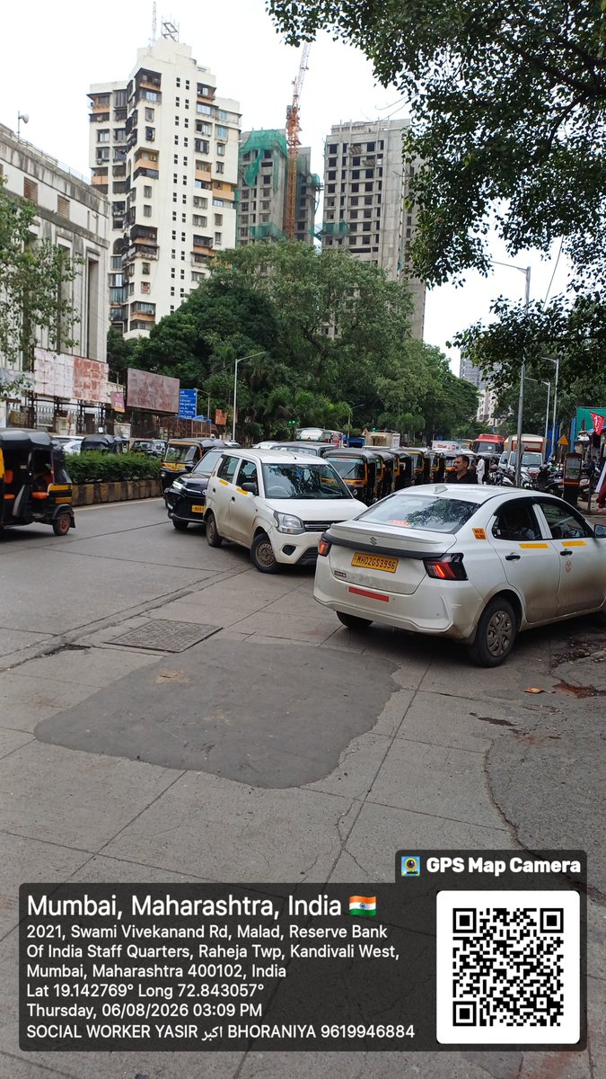 YASIR_BHORANIYA's tweet photo. Jogeshwari west sv road near ayesha tower raaj nagar 
Hp petrol pump me cng ki line ki wjha se road pr traffic jam ho rahi hai..
@MTPHereToHelp
@mybmc
@MumbaiPolice
@CPMumbaiPolice 
@DGPMaharashtra
@TawdeRitu 
@CMOMaharashtra https://t.co/B0pcKjF6Ck