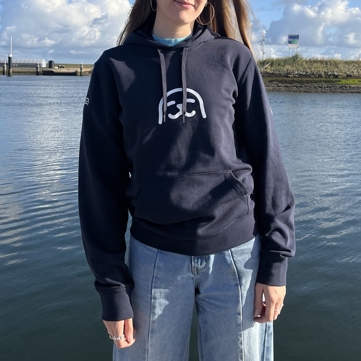 Zeehondencreche's tweet photo. More good news! 🎉 You can pre-order WEC merch in our webshop! You can choose from hoodies, sweaters and a t-shirt! 🤩

Want to save on shipping costs? Consider placing an order together with a friend and splitting the shipping fee! 🍀

Pre-order: https://t.co/bxjuBhNiMY [2/2] https://t.co/VaWlgvDsjv