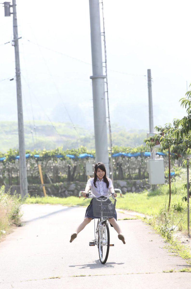 sakura_x99's tweet photo. 今夜のZoom前、3分だけ。顔の正面に灯りを置けば印象変わるね。自然光派、ライト派？ https://t.co/5dVpOPMWJR