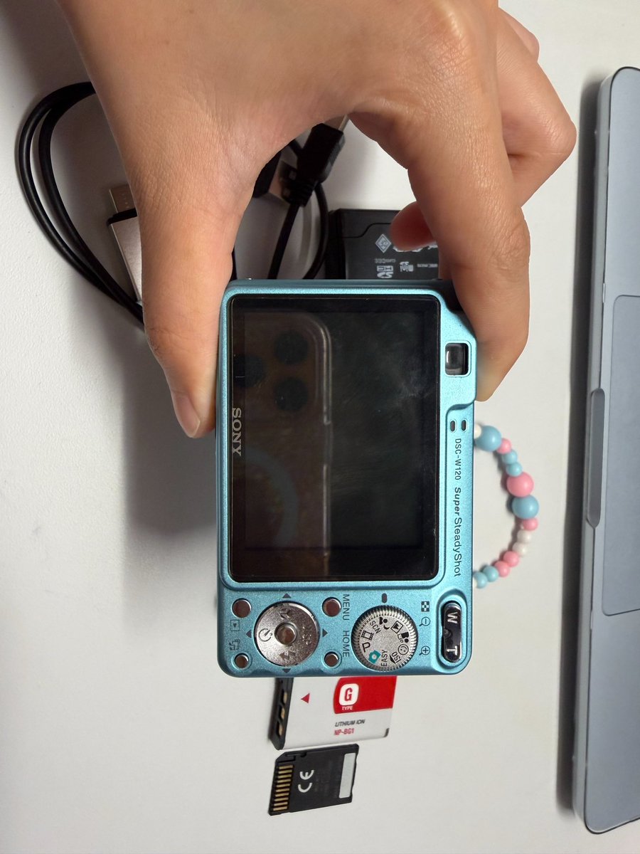 ningnongerk's tweet photo. Sony Cyber-shot DSC-W120 📸🩵
สีฟ้าพาสเทลบอดี้สวย จอสวย แฟลชสวย ภาพคม 
🗯️ของที่ได้
•กล้อง/แบตเดิม/เมม
•แท่นชาร์จ/การ์ดรีดเดอร์ + สาย USB
•หัวแปลงโอนรูปเข้ามือถือ (Type-C / Lightning)/สายคล้อง,กระเป๋าใส่กล้อง 

Price : 1790฿ 

#ส่งต่อกล้องดิจิตอล #ส่งต่อ https://t.co/hn1mbrXTfX