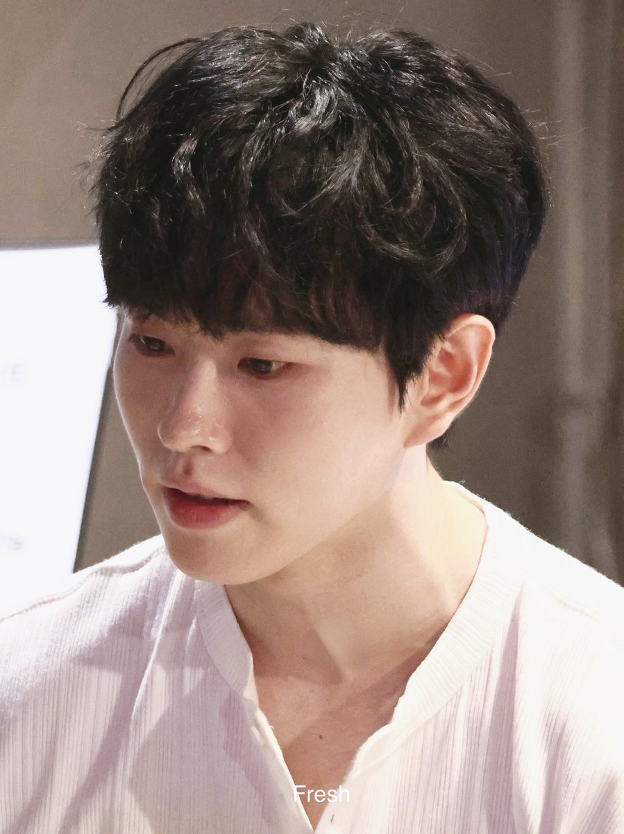 sudal0927's tweet photo. 260801 #이병찬
저렇게 하니까 다들 기억을 잃고 나오는것임 https://t.co/vpY25U7KXC