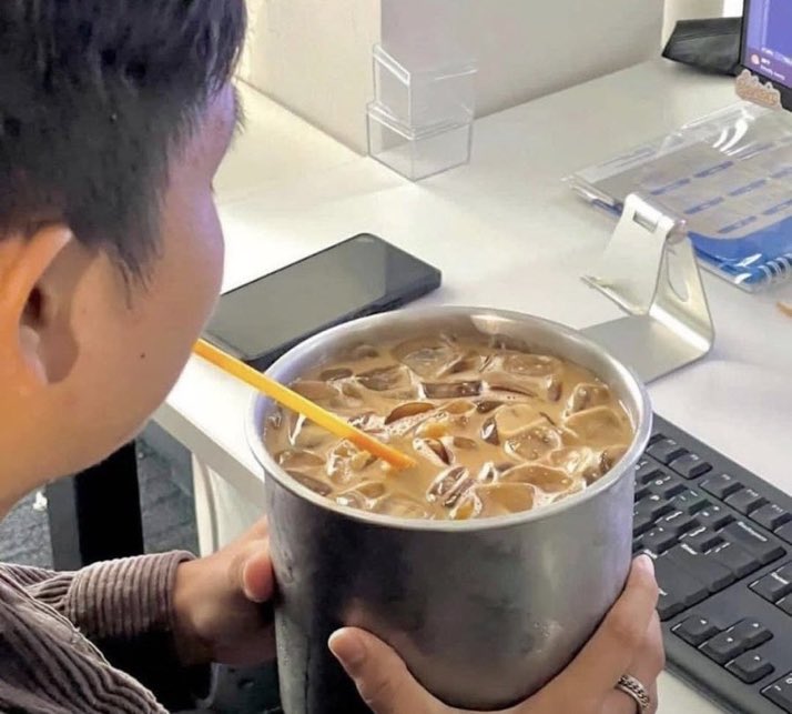 alprdnzzz's tweet photo. hararetimizi alabilecek iced latte boyu https://t.co/90Do3Tzc7t