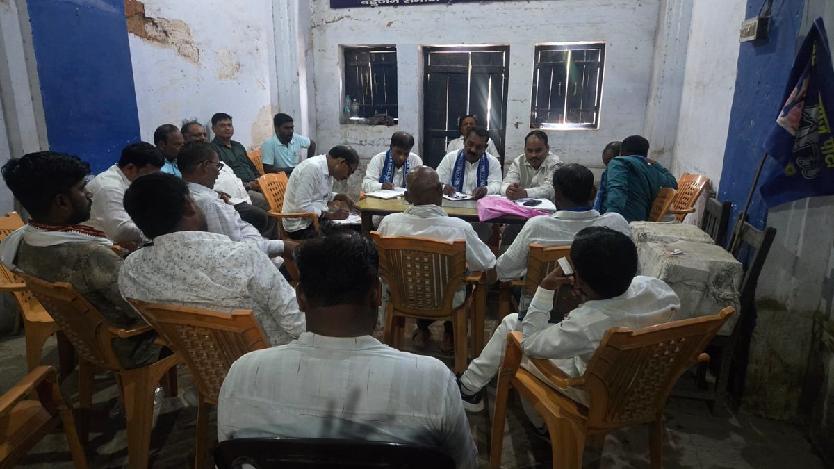 DileepKumarVim2's tweet photo. 06 अगस्त 2026 को विधानसभा क्षेत्र अयोध्या बहुजन समाज पार्टी के सम्मानित साथियों की आवश्यक बैठक में सेक्टर एवं पोलिंग बूथ कमेटी गठन के कार्य को शीघ्र पूर्ण कर लेने का मैंने आवाहन किया https://t.co/5uxQrO7big