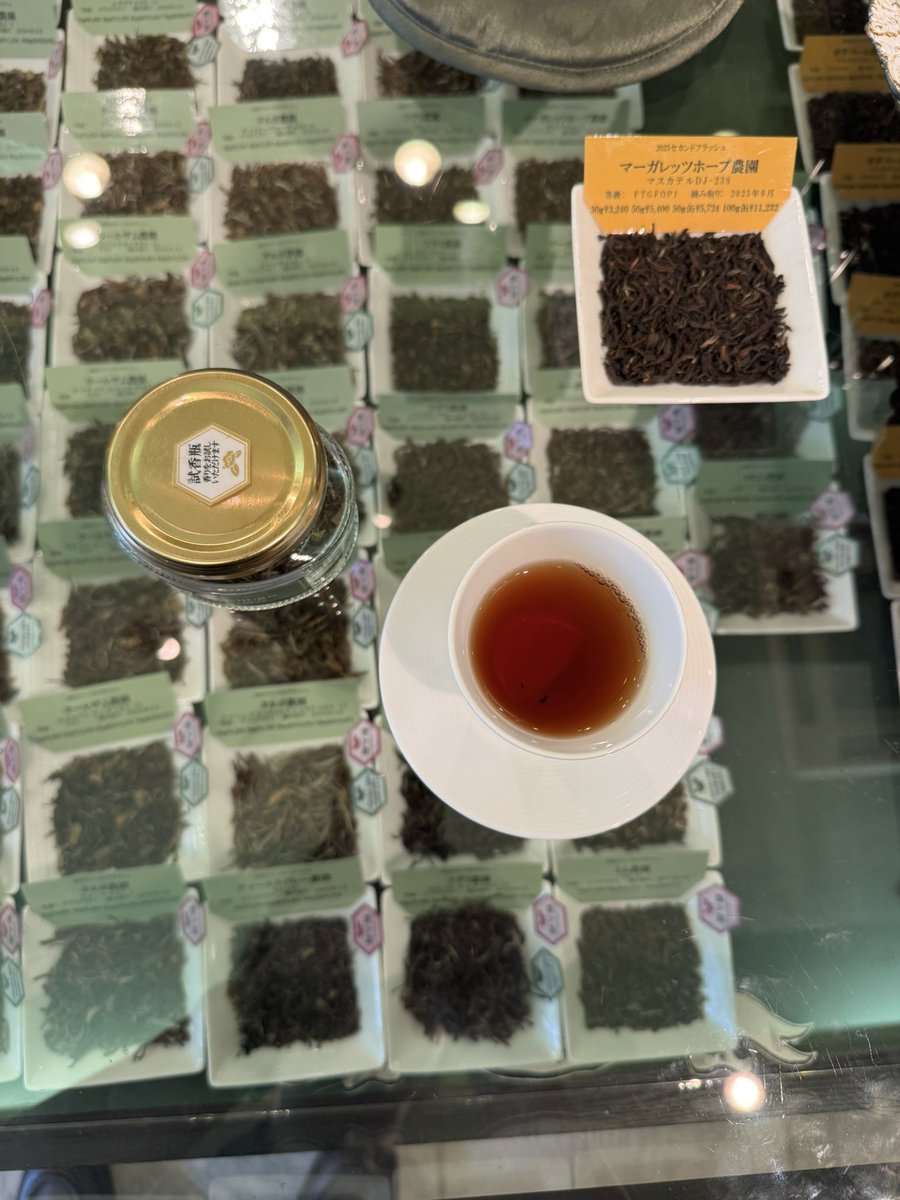 chocokuncom's tweet photo. ダージリンの茶葉はいつもここで買っています。茶葉の品質が高く、いろいろ試飲させてもらえてるのが魅力。好みを伝えると、丁寧に提案してくれます https://t.co/YGGdnHtXEd