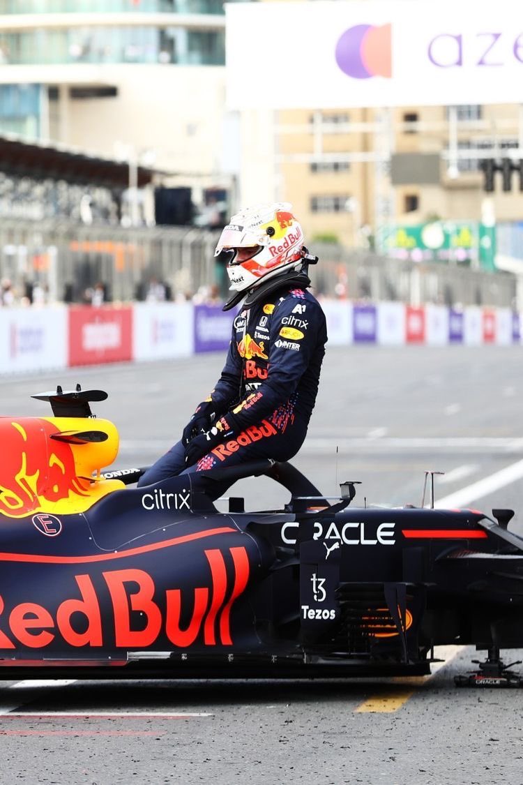 lestappia's tweet photo. i fucking love when max sits on his car https://t.co/W4JKk71Dcj
