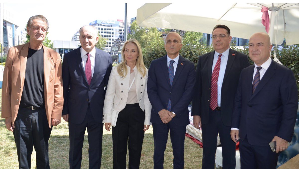 HsnBozkurt's tweet photo. Atatürkçü Düşünce Derneği olarak Türkiye'nin 81 ilinden Ankara'ya gelen ve günlerdir Güvenpark'ta"eşit özlük hakları" taleplerini duyurmaya çalışan, dün sabahtan itibaren de açlık grevine başlayan ER ŞEHİT AİLELERİ VE GAZİLERİMİZE destek  ziyaretinde bulunduk, duygularımızı paylaştık. 
Şehit ve gazilerimiz onurumuzdur, sesleri duyulmalı, haklı talepleri karşılanmalıdır. 
#AtatürkteBirleşmeZamanı
#YenidenAtatürkCumhuriyeti
@add_genelmerkez