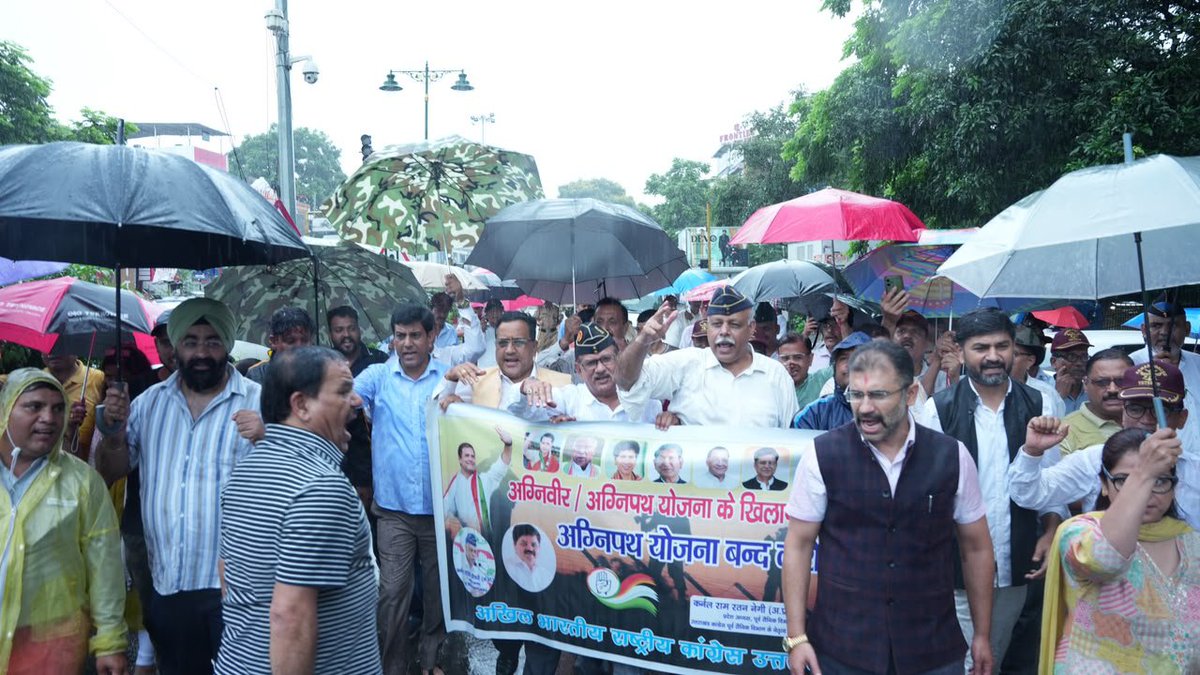 INCUttarakhand's tweet photo. आज अखिल भारतीय कांग्रेस पूर्व सैनिक विभाग के अध्यक्ष कर्नल रोहित चौधरी जी तथा प्रदेश कांग्रेस चुनाव प्रबंधन समिति के अध्यक्ष डॉ. हरक सिंह रावत जी के नेतृत्व में अग्निवीर योजना के विरोध में देहरादून में आक्रोश रैली निकाली गई। https://t.co/3OGAts5kf5
