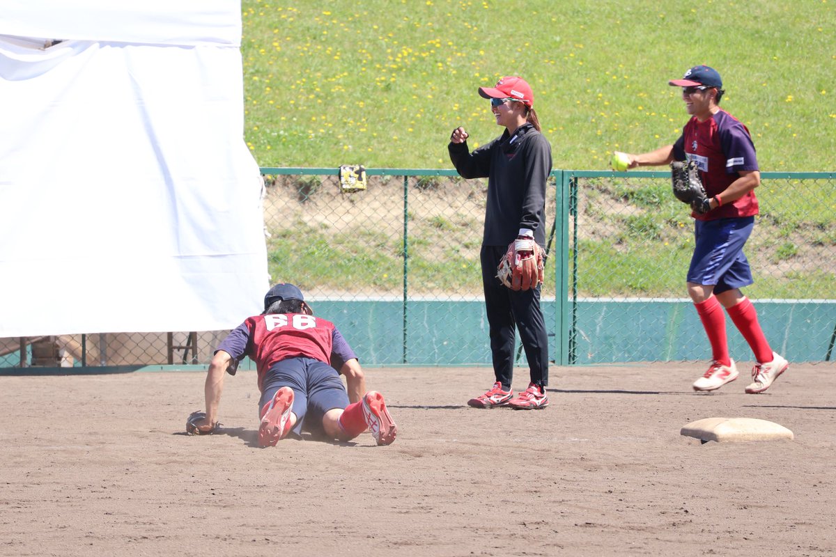 i_red_phoenix's tweet photo. 本日はトヨタ自動車女子ソフトボール部
《レッドテリアーズ》さまとの合同練習でした‼️
⁡
目標は共に日本一。
一緒に駆け上がりましょう‼️

 #トヨタレッドテリアーズ
 #石狩レッドフェニックス
 #狩人魂
 #石狩から日本一へ https://t.co/121QOe34TP