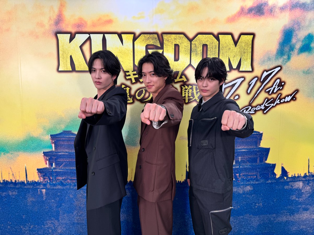 kingdomthemovie's tweet photo. ⚔『#キングダム 魂の決戦』⚔
 
昨日の特大ヒット御礼舞台挨拶での
オフショットをお届け📷

#山﨑賢人 さん #志尊淳 さん #神尾楓珠 さん
が演じる若き将たちの活躍を
何度でも映画館でお楽しみください！

🎬特大ヒット上映中！ https://t.co/UhQTkCNnCs