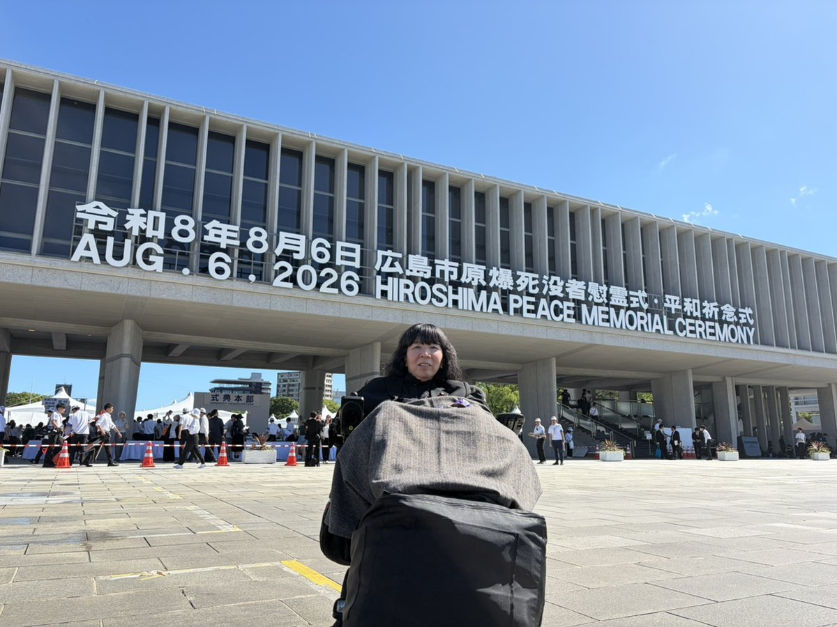 eikokimura's tweet photo. ８月６日、広島市で行われた原爆死没者慰霊式・平和祈念式に参加いたしました。一瞬で多くの尊い命を奪っただけでなく、81年たった今も後遺症に苦しむ人を生み出した原爆の非人道さを改めて思い知るとともに、犠牲になった方々に心から哀悼の意を捧げました。
被爆者の方々が求めているように、唯一の戦争被爆国として、日本政府は核兵器禁止条約に一刻も早く批准すべきだと考えます。

戦争は、こども、しょうがいしゃ、最も弱い立場の人たちの命を真っ先に奪います。そして弱い人だけでなく無差別に一瞬で大勢の命を奪う核兵器の廃絶、戦争のない社会に向けて、私は皆さんとともにたたかっていきたいと思います。

#木村英子