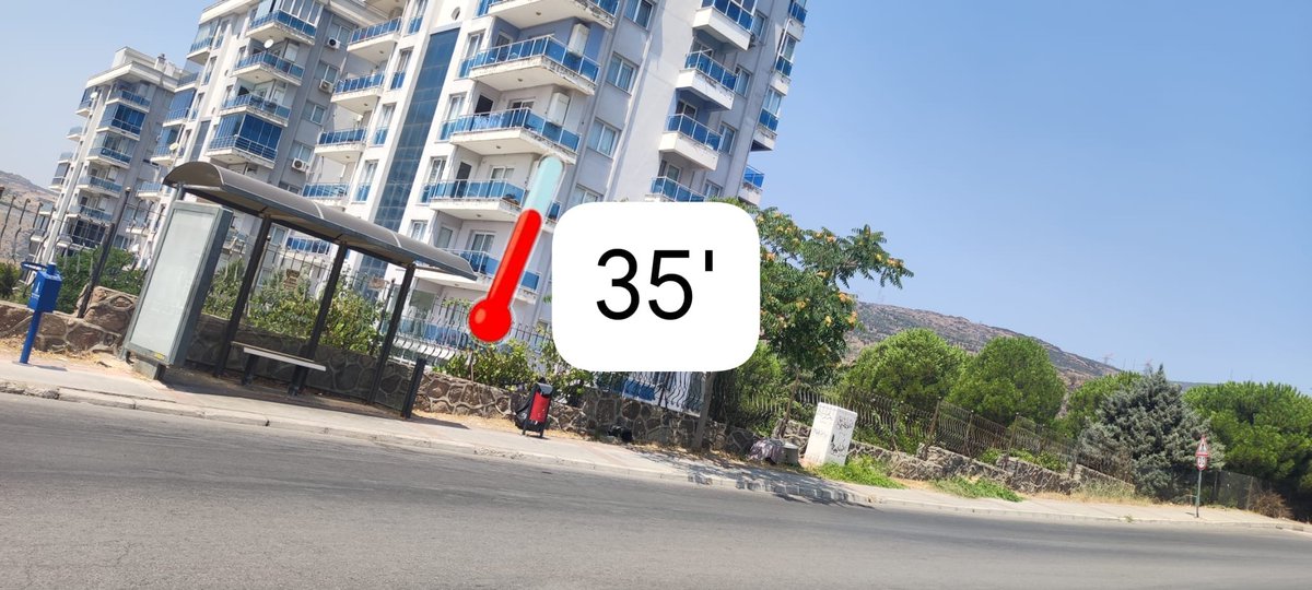 Hasretalf's tweet photo. 35 derece sıcaklıkta neden otobüs bekliyorum. çünkü 20 günlük sıfır aldigim #fiat marka grande panda aracim kilitlendi acilmiyor #fiatservis 15 de gelecek ve benim ilac almak icin eczaneye gitmem gerek 🐼🤪 teşekkür @fiat https://t.co/QAvIPPhEFW