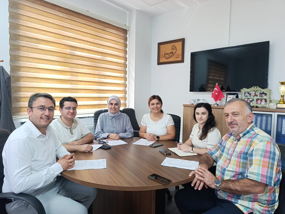 subusbf's tweet photo. Sağlık Bilimleri Fakültesi ve Akyazı SHMYO İş Sağlığı ve Güvenliği Kurul Toplantısı yapıldı. Güvenli bir ortam için risk analizleri ve acil durum planları görüşüldü; personel ve öğrenci güvenliğini artıracak yeni kararlar imza altına alınarak İSG eğitimleri planlandı. https://t.co/X4gbcuoq2k
