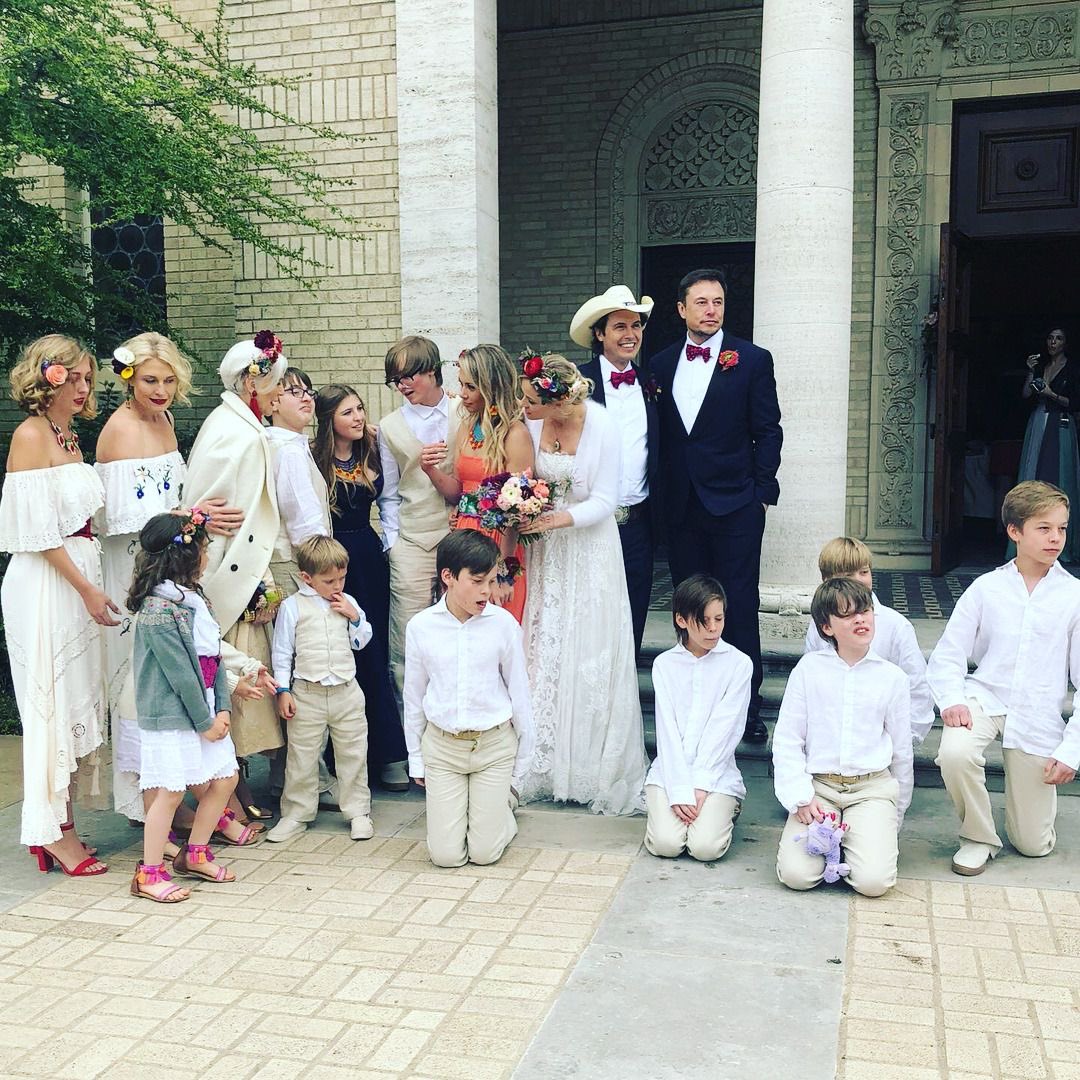 cb_doge's tweet photo. Elon Musk at his brother Kimbal Musk’s wedding back in 2018. https://t.co/vbFh6MCJ5F