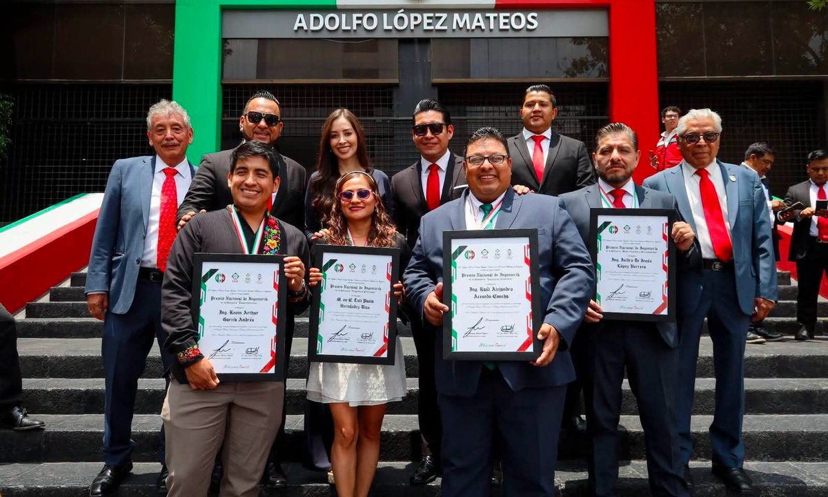 SMI_Nacional_'s tweet photo. 📌 ¡Muchas felicidades, Oaxaca! Celebramos con orgullo el talento, la visión y el compromiso de la comunidad ingenieril oaxaqueña. Su dedicación no solo transforma el panorama del estado, sino que edifica los cimientos del progreso para todo México. 🏗
@fuensantaGuerr4 @DRJMM_ https://t.co/KGgX0f4vEk