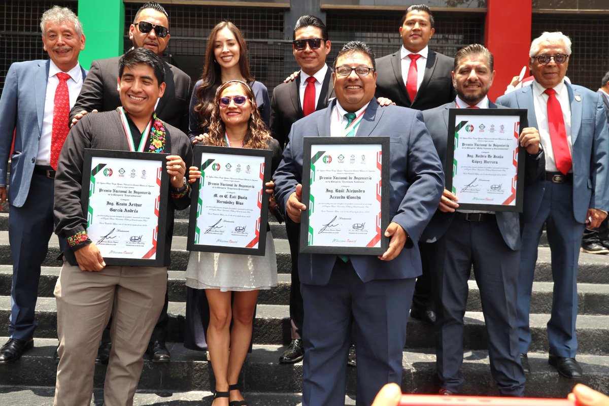SMI_Nacional_'s tweet photo. 📌 ¡Muchas felicidades, Oaxaca! Celebramos con orgullo el talento, la visión y el compromiso de la comunidad ingenieril oaxaqueña. Su dedicación no solo transforma el panorama del estado, sino que edifica los cimientos del progreso para todo México. 🏗
@fuensantaGuerr4 @DRJMM_ https://t.co/KGgX0f4vEk