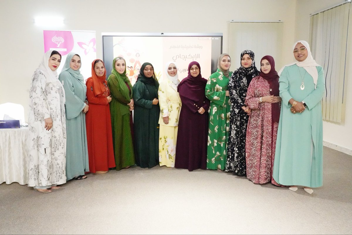 Fa3maDr's tweet photo. #جمعية_المرأة_العمانية_بمسقط
#FatmaAlBalushi
 #powerleaders  
#عمانيات https://t.co/Dkhqb93EzQ
