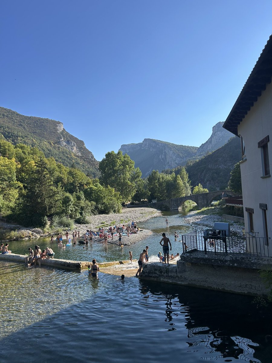 jtiffon's tweet photo. Étape 6 en #Navarre espagnole : la superbe vallée de #Roncal, qui dégringole à travers des gorges des sommets pyrénéens jusqu’aux collines dorées de l’Aragon. https://t.co/bPwQKq2XRp