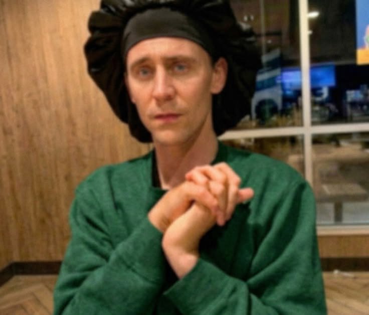 mortinhozo's tweet photo. ᅟᅟᅟᅟᅟᅟᅟᅟ𝐂onheça-me.
⠀
⠀—⠀𝐍ome: Loki Laufeyson.
⠀—⠀𝐀ltura: 1,87.
⠀—⠀𝐈dade: Mais de eras.
⠀—⠀𝐄stado civil: Traumatizado.
⠀—⠀𝐒exualidade: bissexual. 
⠀—⠀𝐄stação favorita: inverno.
⠀—⠀𝐂or favorita: verde-musgo e preto. https://t.co/aBWrTlkbKe