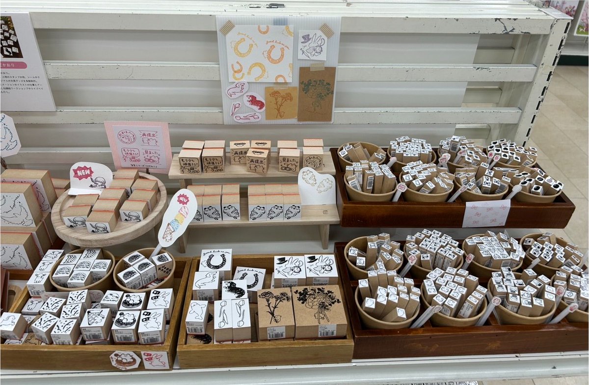 rioka_dn's tweet photo. ハンズ名古屋店11階で開催中！
@Hands_Nagoya 
【スタンプマルシェ】に
本日から参加しております👩‍🎨！
会期は8/19まで🏃‍♀️✨

名古屋の皆さまに届きますように💘
よろしくお願いいたします😌💐 https://t.co/VWqcNfN8dv