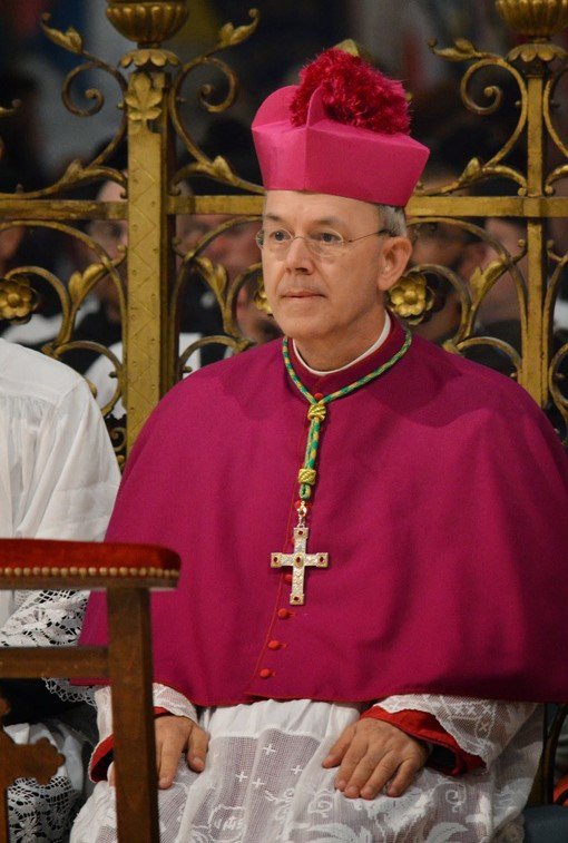 Being 100% Catholic - the only way one CAN be Catholic - means complete acceptance of the papal magisterium, though. Does Schneider adhere to Amoris Laetitia yet, a document written by someone HE believes was Pope?