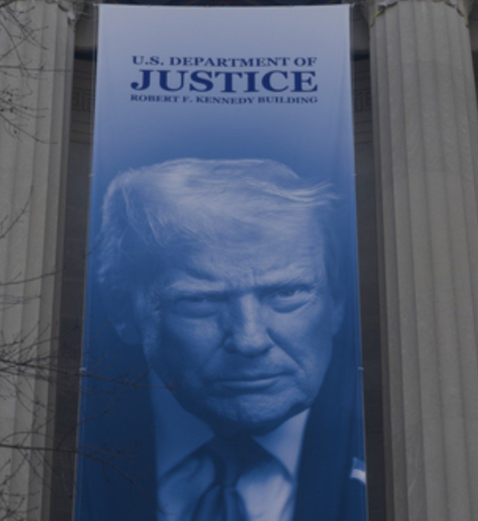 JDoh2983's tweet photo. @Suzierizzo1 Free speech doesn't exist in the #UnitedStates anymore. 

Kinda like the way it in North Korea. EVERYONE is expected to praise the great leader! https://t.co/aPDbRaoAjn