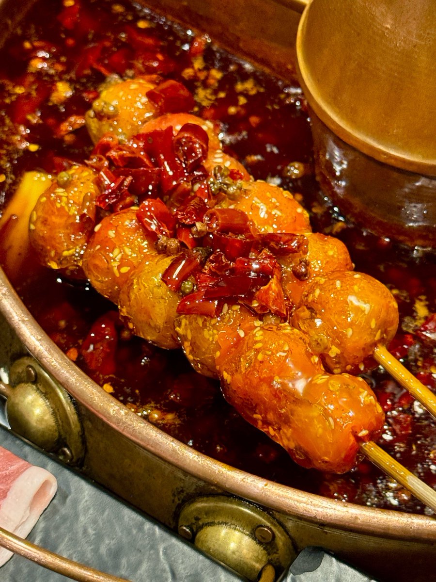 Providencib7q's tweet photo. Craving late-night street snacks This crispy fried skewer with tangy chili sauce hits different after a long day https://t.co/VBdE3hYlUc