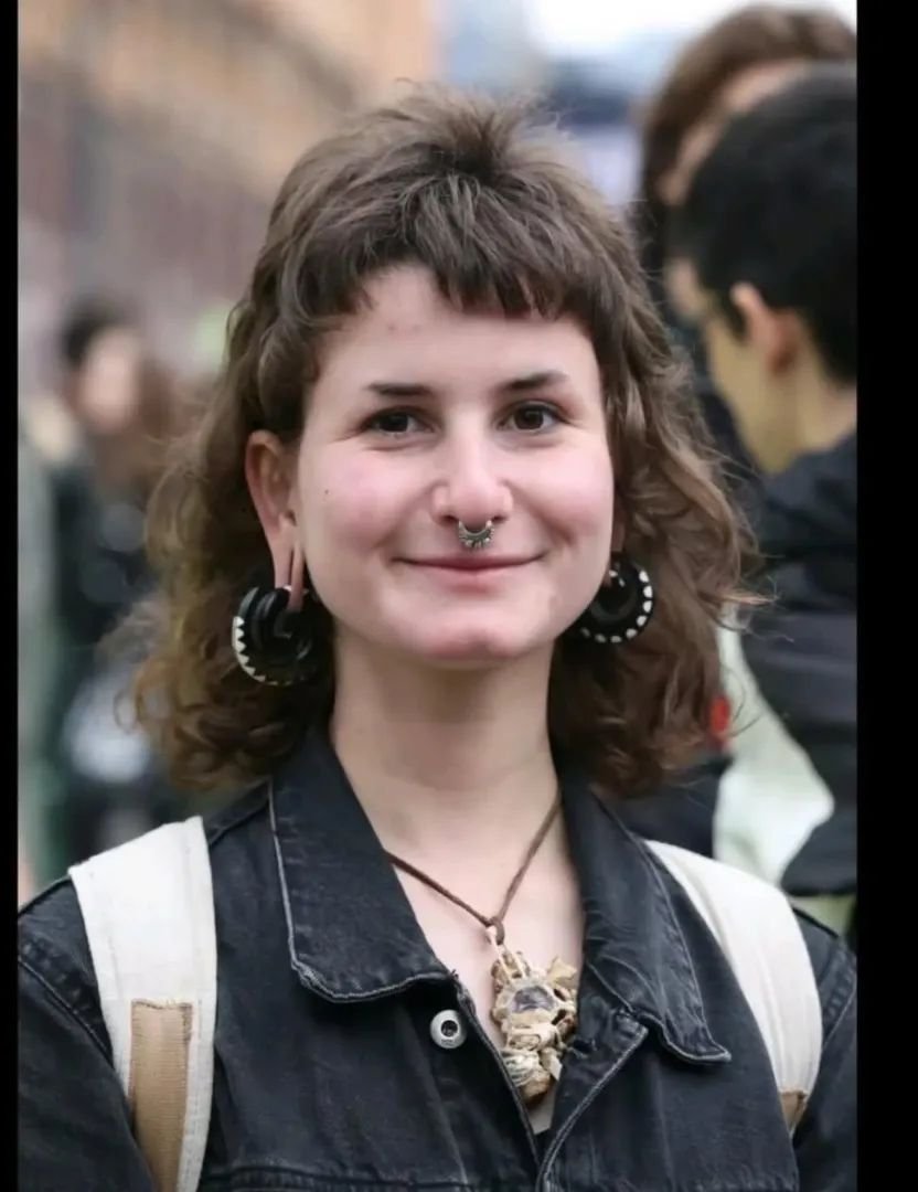 KoreniZavicaja's tweet photo. Rođeni moji,
Ovo beše onaj vaš strateg ekonomije i geografsko-politička pitanja. Ovo bi da kroji sudbinu zemlje - ,, Ovo" ?
#student #studenti #blokaderi #propast #srbija https://t.co/iiBbfndA3G