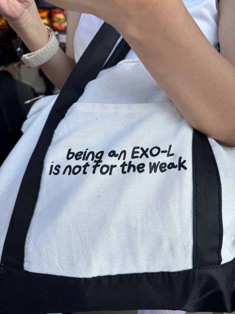kyungsoobeh's tweet photo. happy exo-l dayyy! I sarang u all! 

L1485 ALWAYS
#HappyEXOLDay
#12YearsofEXOLove
#EXOL12thAnniversary
@weareoneEXO https://t.co/bxpbG2irbb