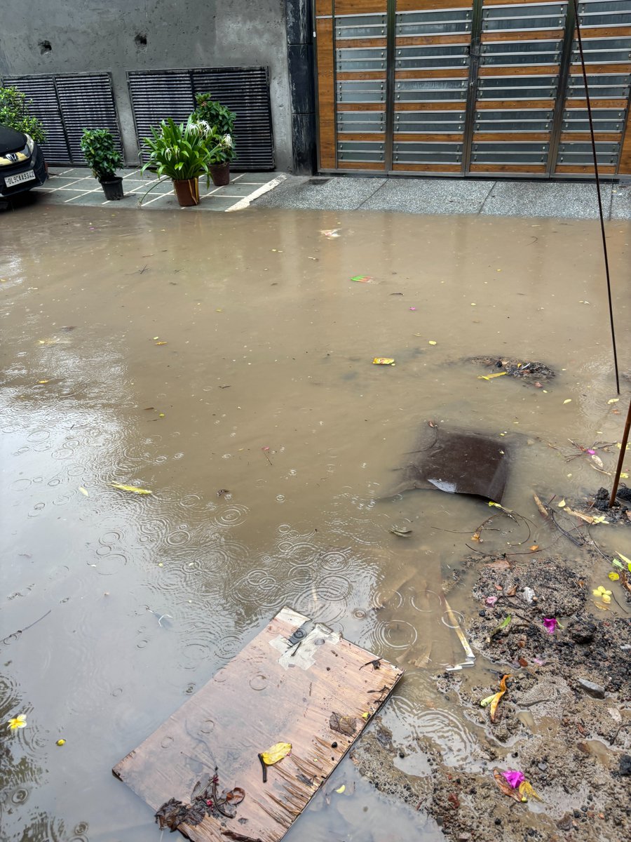 jrcounsel's tweet photo. @MCD_Delhi @LtGovDelhi @gupta_rekha @CMODelhi @praveshwahi This is the the road outside my house. Two people above 80 and a 4 month old child live inside. Unable to get out even for an emergency. Road has been dug up for a month. The hole is not marked or covered and is dangerous to passerbys.

Compliant Number - 260806163311859047 https://t.co/woDX3pSSm2