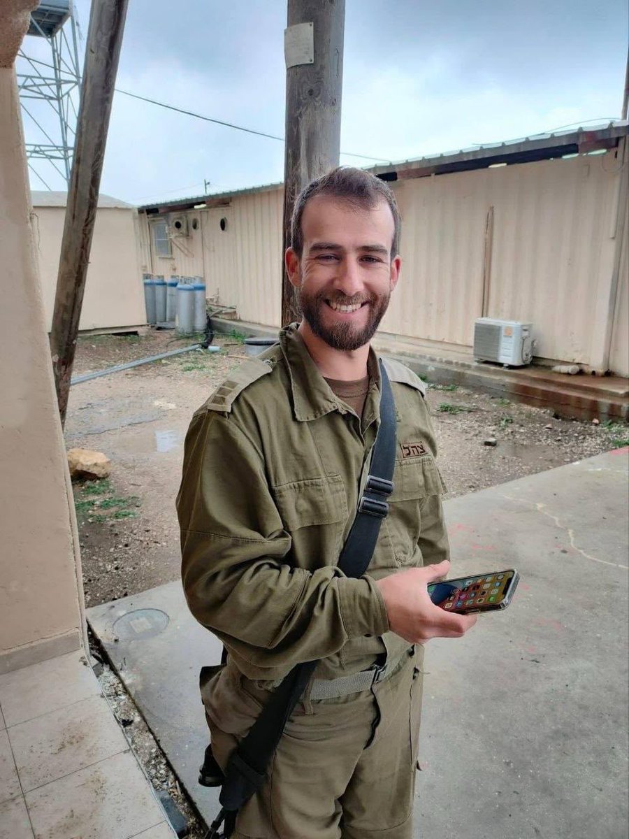 gadi_eisenkot's tweet photo. אני שולח את תנחומיי למשפחותיהם של רס״ן (מיל׳) הראל בירנשטוק ושל רס״ם (מיל׳) תמיר וקנין מחטיבת הצנחנים שנפלו אתמול ממטען בלבנון. 
יחד עם כל עם ישראל אני מייחל להחלמתם המהירה של הפצועים בתקרית.

ישראל חייבת לעמוד על זכותה לביטחון ולאפשר לחייליה לפעול באופן חופשי לפגיעה בטרור.

יהי זכר הנופלים ברוך.