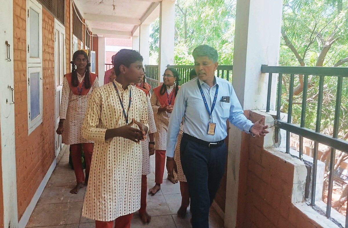 ishavidhya's tweet photo. Banking on Hygiene
Shri Mariraja Venkatesan, Deputy VP &amp; Cluster Head, HDFC Bank, inaugurated the reconstructed washroom blocks at Isha Vidhya Tuticorin.
Thank you, HDFC Bank Parivartan, for supporting the reconstruction and ensuring continued hygiene facilities for our students. https://t.co/nqGQfy4po2
