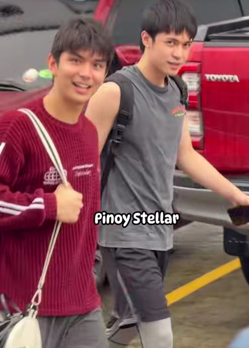 ashraveupdates's tweet photo. Rave spotted with Dylan!

(Back to practice na ulit si Chlenzy galing naman ng nurse niya🤭)

#RaveVictoria #AshRave https://t.co/NuIFIBcF8d