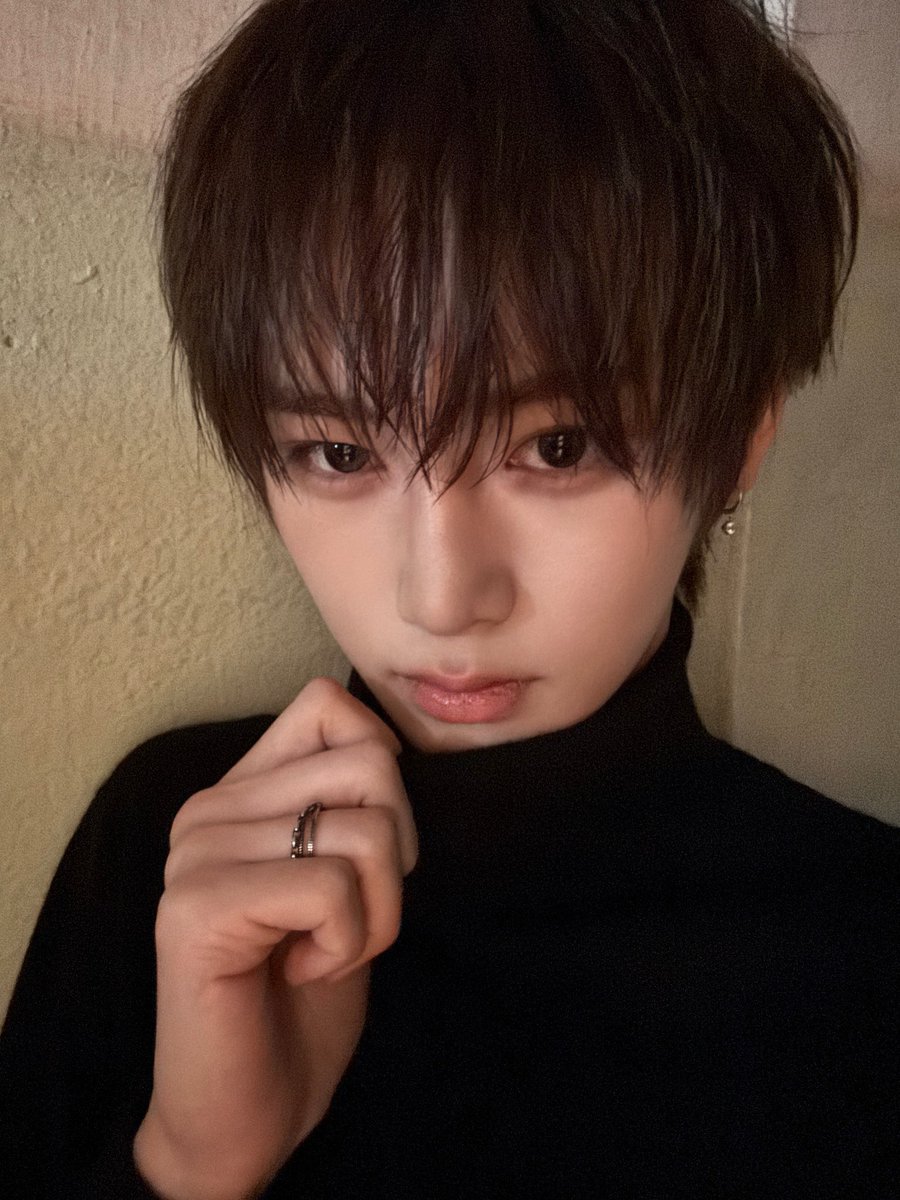 shiningxin_'s tweet photo. まってくれ、本当にありえない。
この顔で日本年齢（19）なのありえない。 https://t.co/ONFnDArTy7