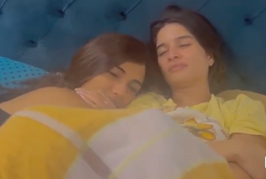 saha_atraya's tweet photo. Their bond 💖💖💛💛💕💞
#BhavikaSharma #SumitSingh https://t.co/Ct3ilufczr