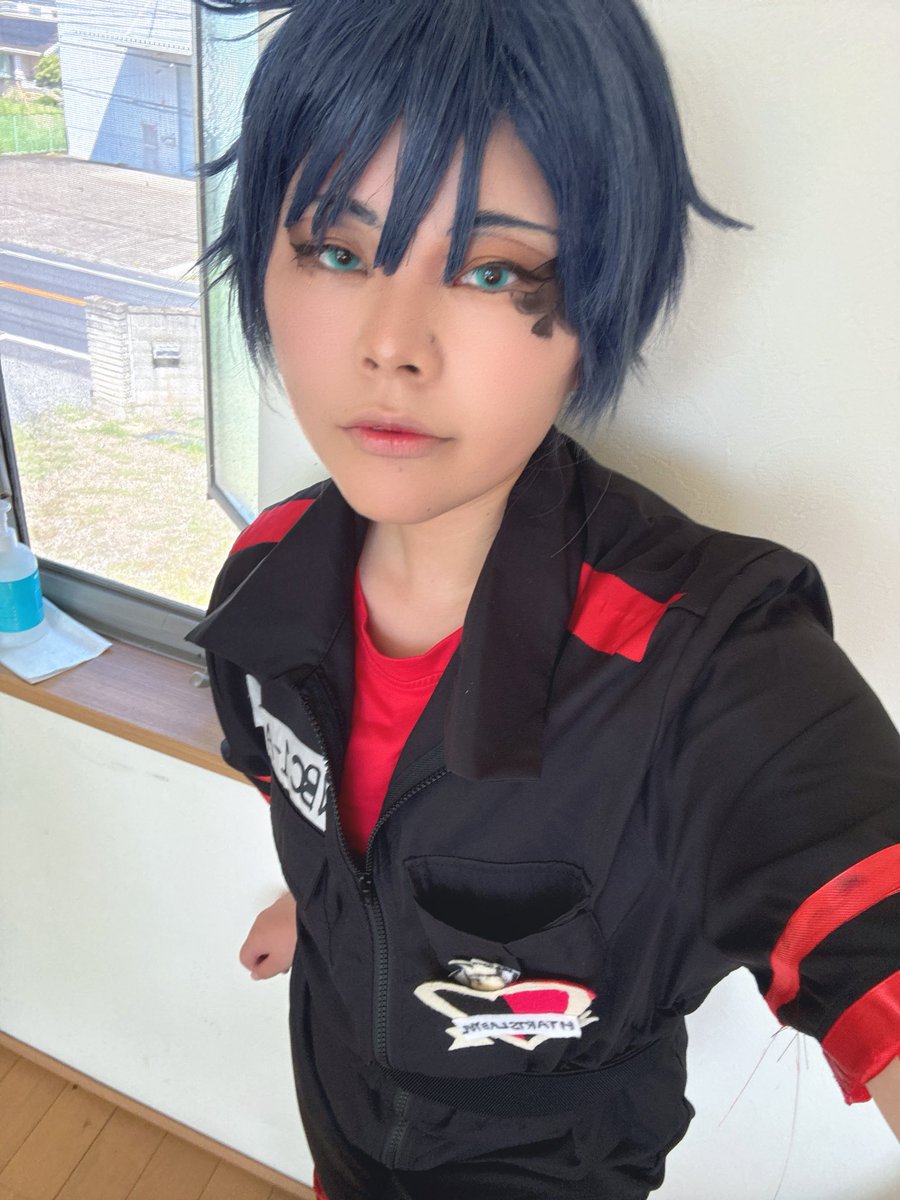 Hanabi_od's tweet photo. 宅コスtwstコスプレ⚠️

月曜にデュースで遊ぶので練習 https://t.co/x27zwpn0ji